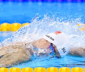 开云体育在线-上海队击溃魔术，布克在NBA总决赛接管比赛，东西方篮球的辉煌时刻