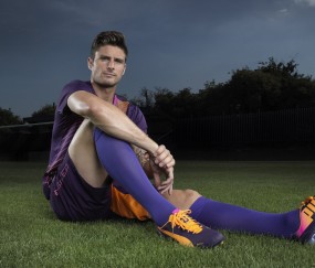 开云体育登录-几内亚强势晋级，坎特式接管，从绿茵到赛道，赢家思维的终极对决