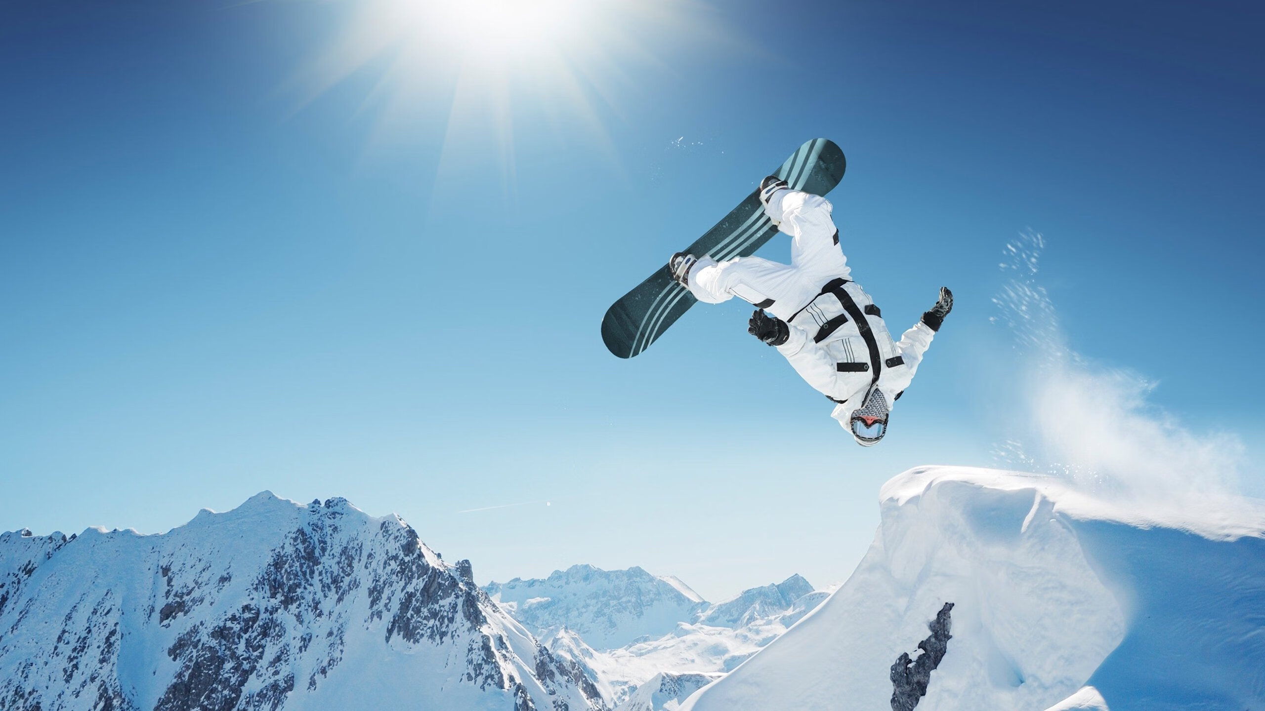 F1新赛季揭幕战，巴林赛道上的贝蒂斯式险胜与伊朗车队的沉默突围